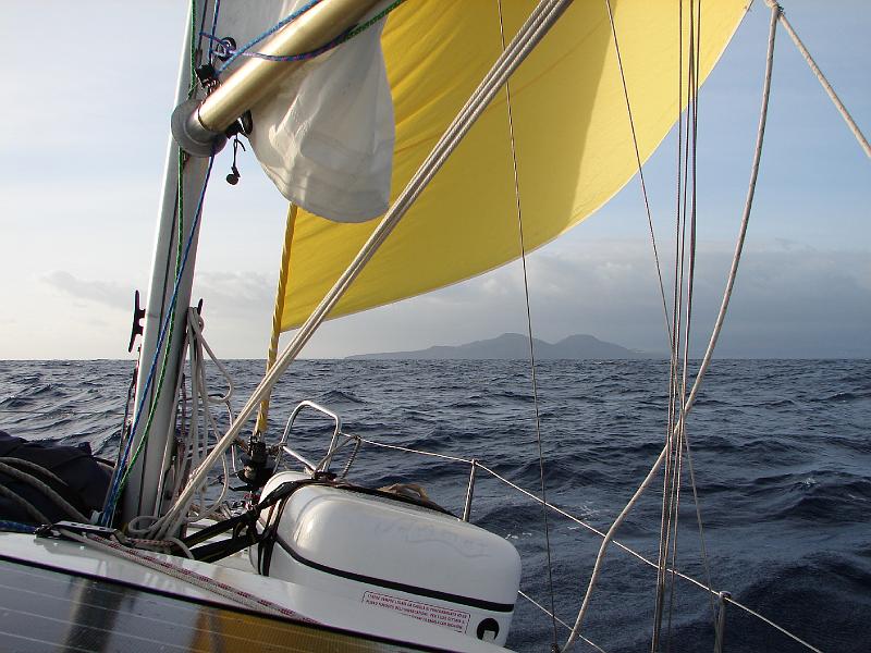 26_11_05 171.jpg - Gran Canaria kommt am Horizont auf.